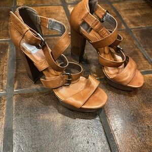 Dolce Vita- size 9.5-Tan good condition- Wedges